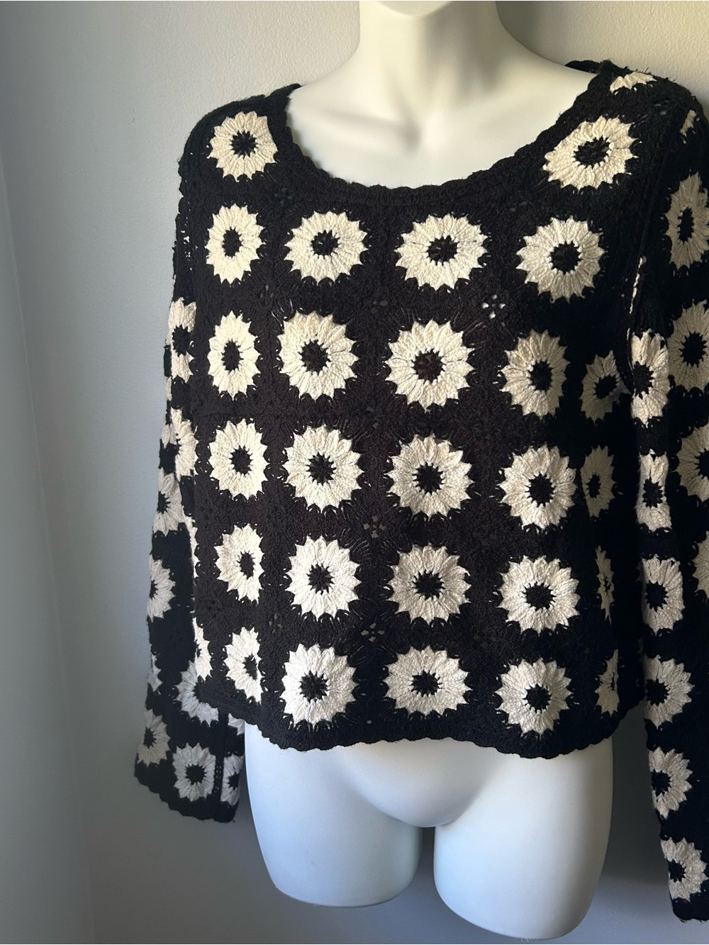 Rebellion Black & Cream Crocheted Floral Sweater Women’s Size M